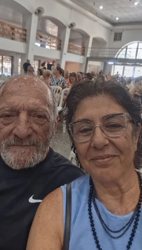 - Rosa Maria Manfredi, Esposa de Paciente Associado